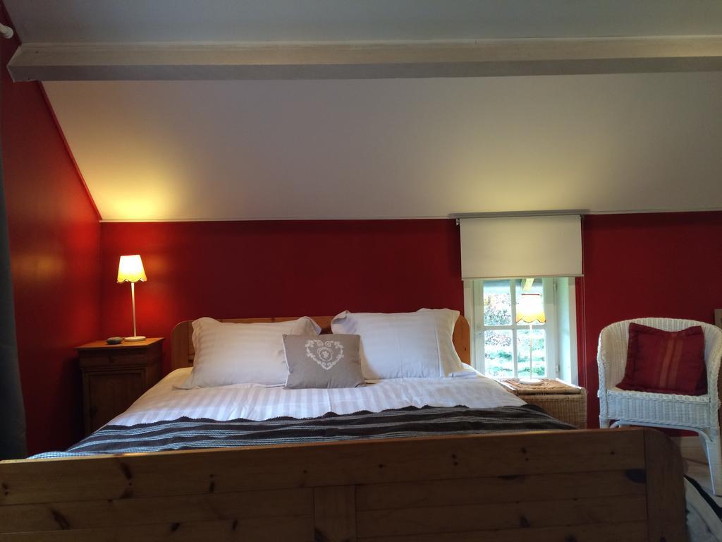 La Maison De L'Etang Manerbe Room photo